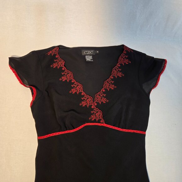 CDC Whimsigoth Y2K Black Mesh Sheer Red Lace Babydoll Asymmetrical Dress Size 4. - Picture 9 of 14